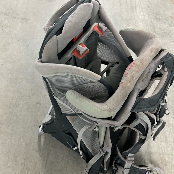 Osprey Gray and Black Men's Backpack - Picture 5 of 15